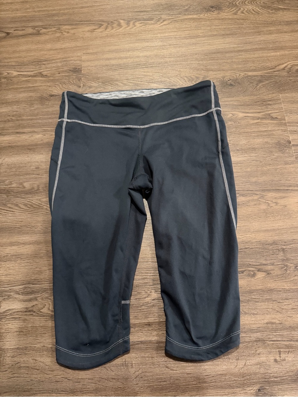 Tangerine Women's Size Medium Gray Capris Leggings Spandex Yoga Active Running